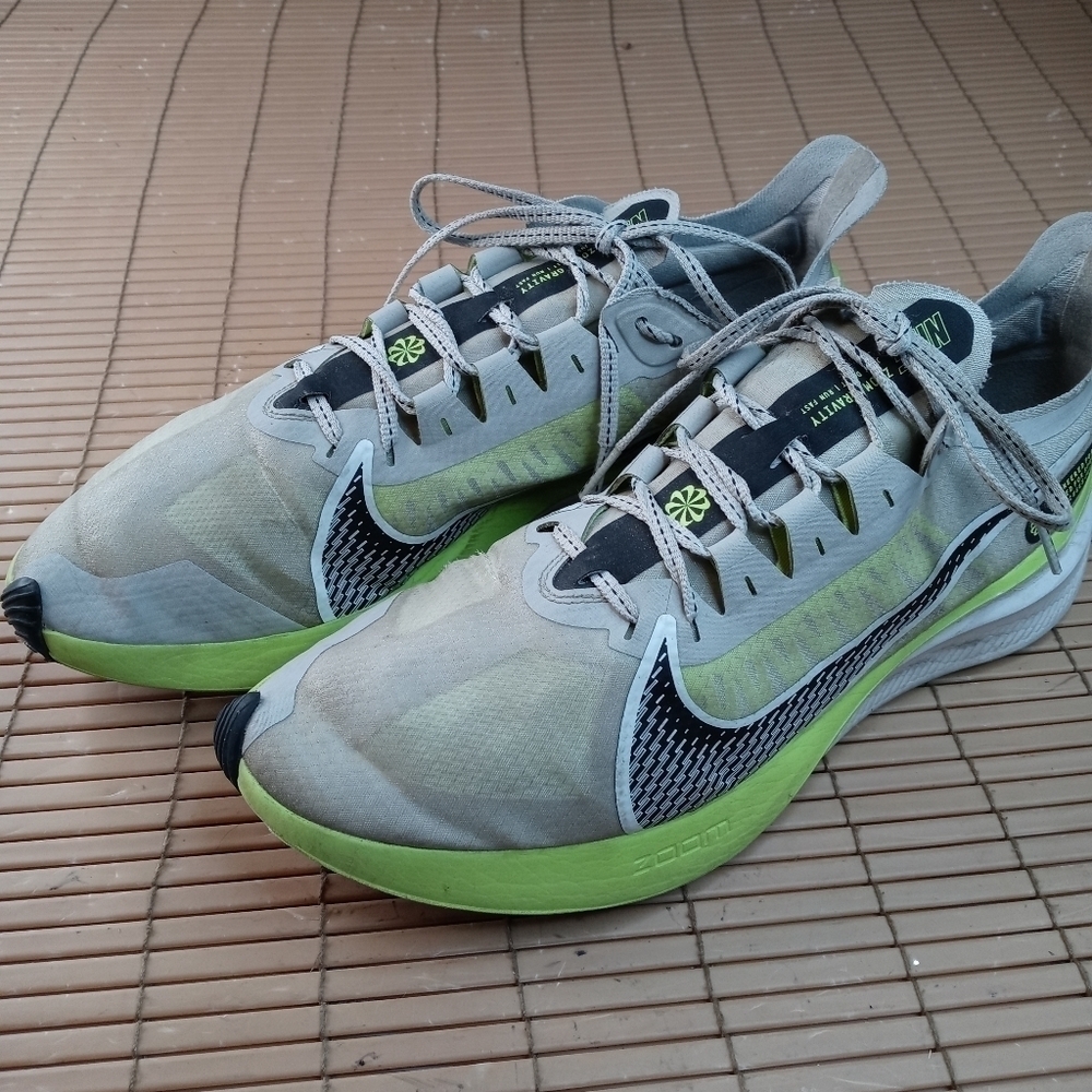 Nike Zoom Gravity Grey Fog Volt Running Shoe BQ3202-011 Men's Size 10.5 311pm